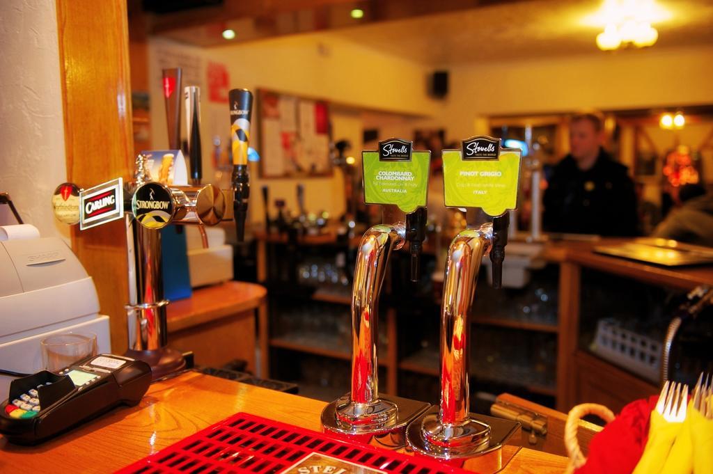 The Little Crown Inn Pontypool Zewnętrze zdjęcie